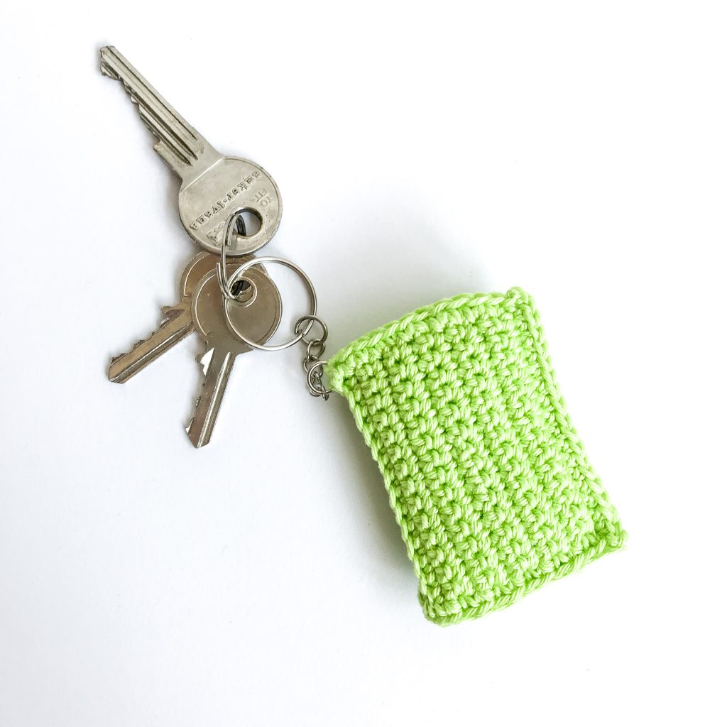 Book keychain pattern – Nerd With Yarn